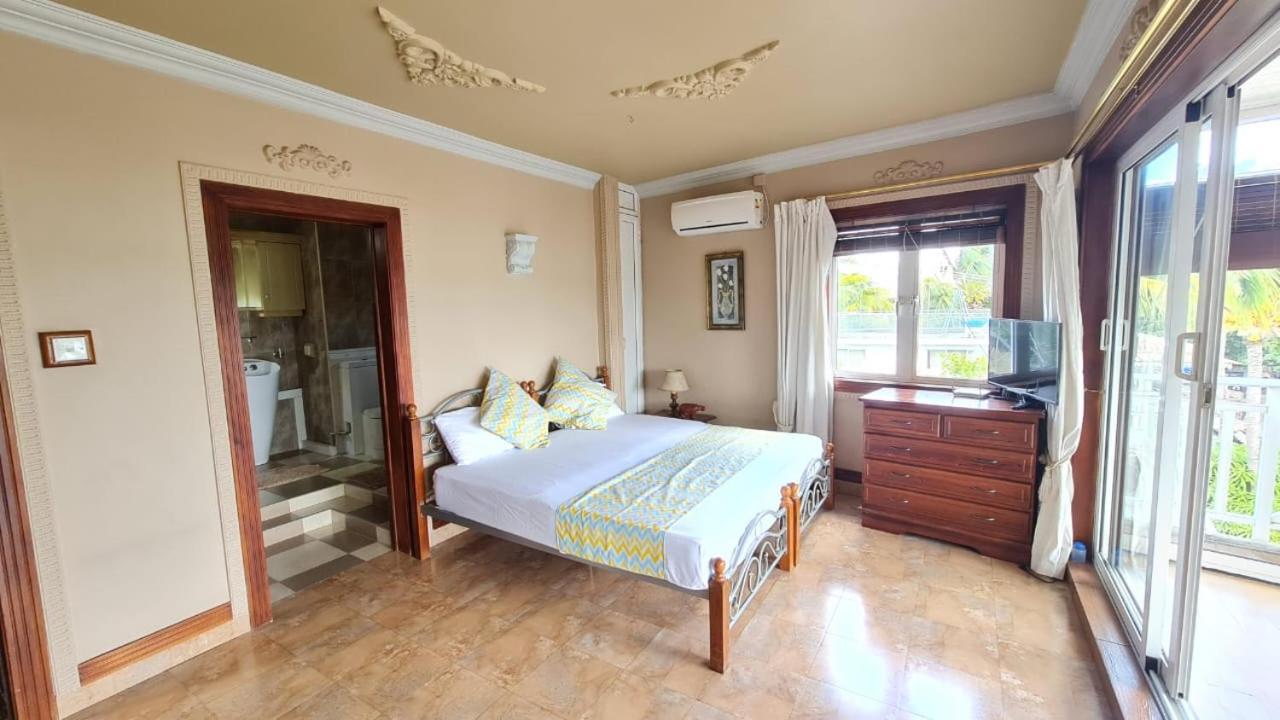 Beachfront Penthouse With Panoramic Ocean View Grand Baie Exterior photo